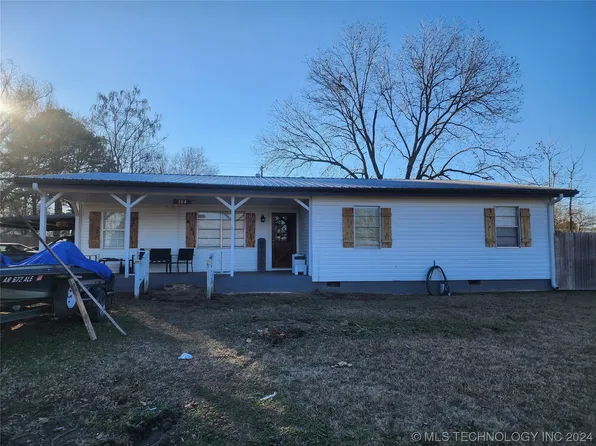 104 Sequoyah St, Talihina, OK 74571