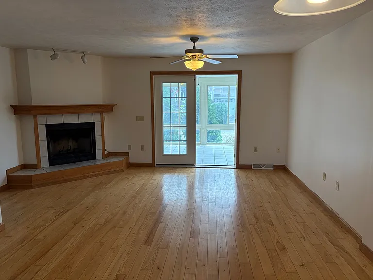 4139 Wood Hills Dr #1 — Photo 2
