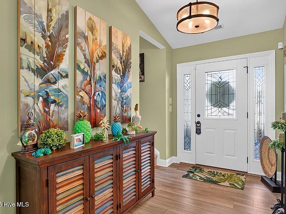 3rd image of 104 Bermuda View