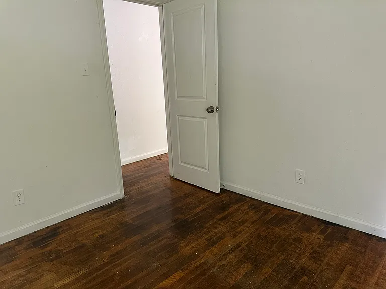 1310 Beaverbrook Dr — Photo 3