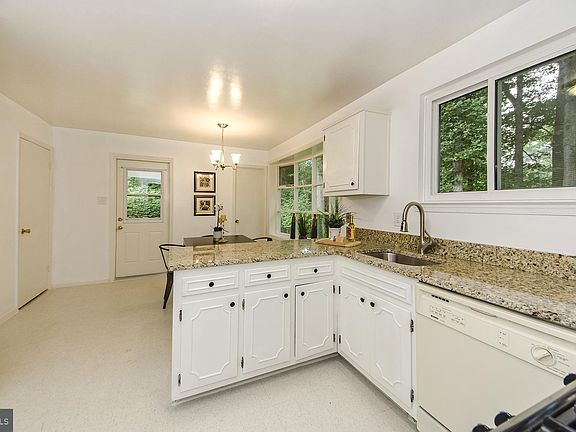 5th image of 5202 Stonington Dr