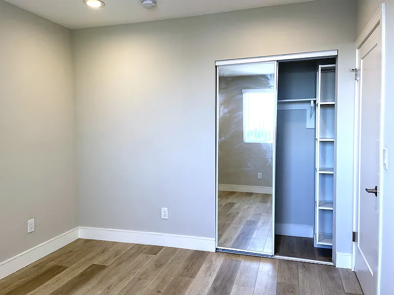 122 E 29th St #1 — Photo 19