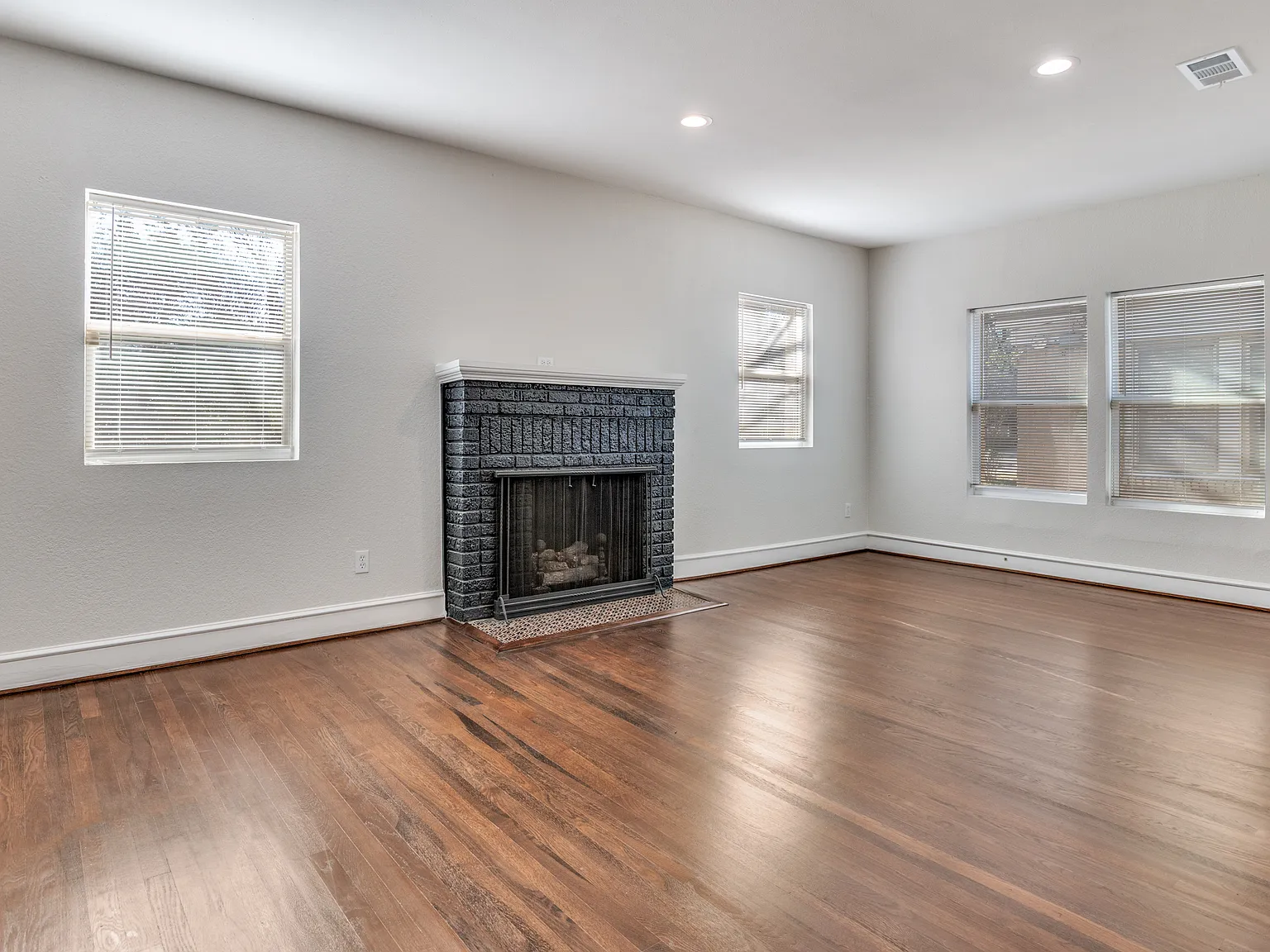 2 bed, 1552 sqft, $3,000 — Photo 3