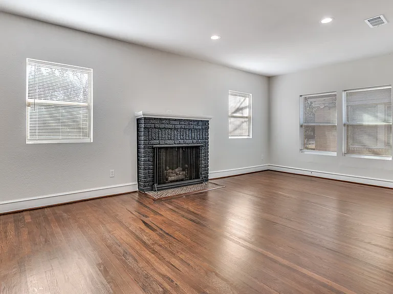1631 Homewood Pl — Photo 3