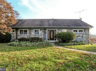 338 Blossom Hill Dr, Lancaster, PA 17601