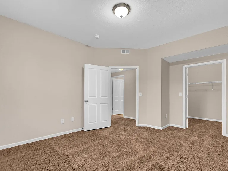 Crosspoint Apartments — Photo 9