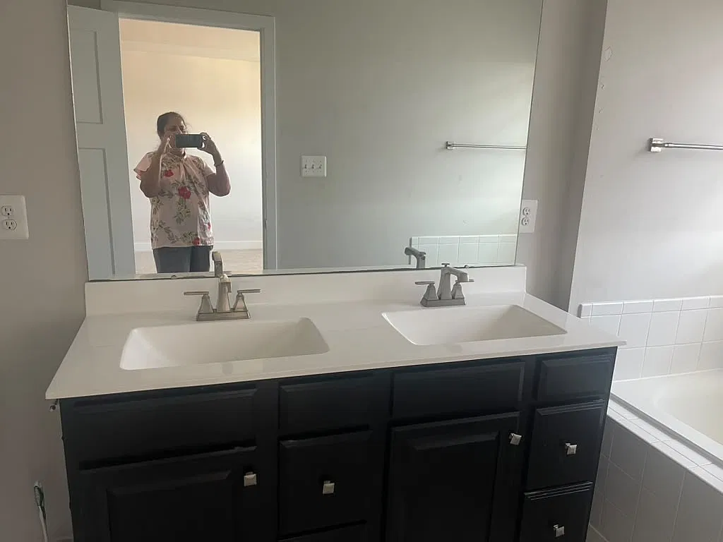 3 bed, 2350 sqft, $2,000 — Photo 3