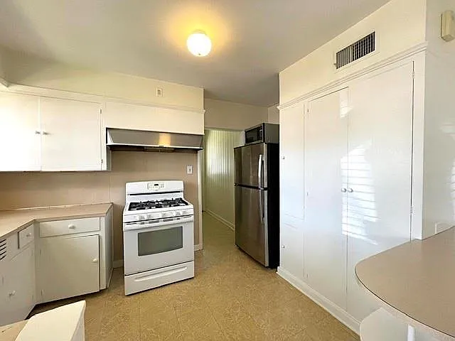 2102 Milford St #1 — Photo 11