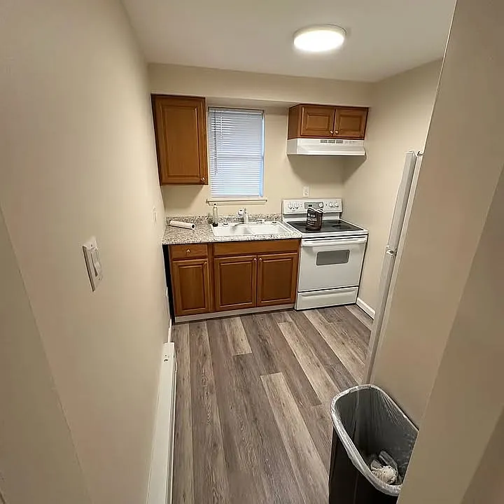 25 1/2 River St