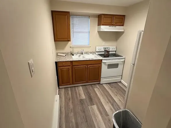 25 1/2 River St, Westover, WV 26501