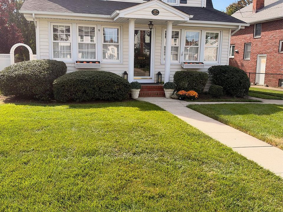 1st image of 992 Davison Place