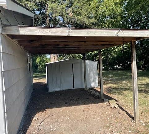5th image of 2422 S 51st Ct