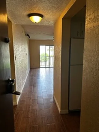 2 bed, 1094 sqft, $1,600 — Photo 4