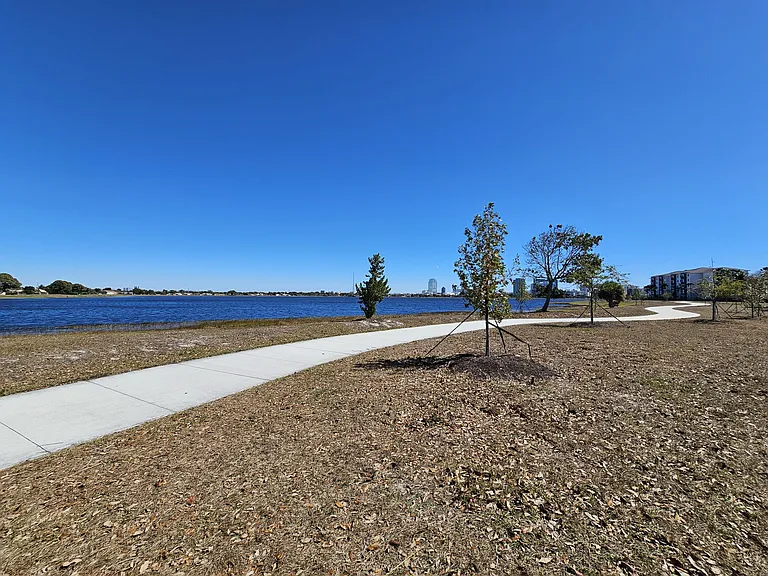 470 Executive Center Dr #2G — Photo 15