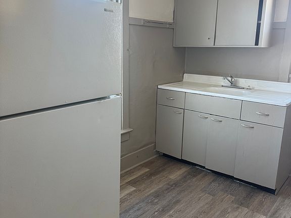 2nd image of 1001 N Saginaw St APT 8
