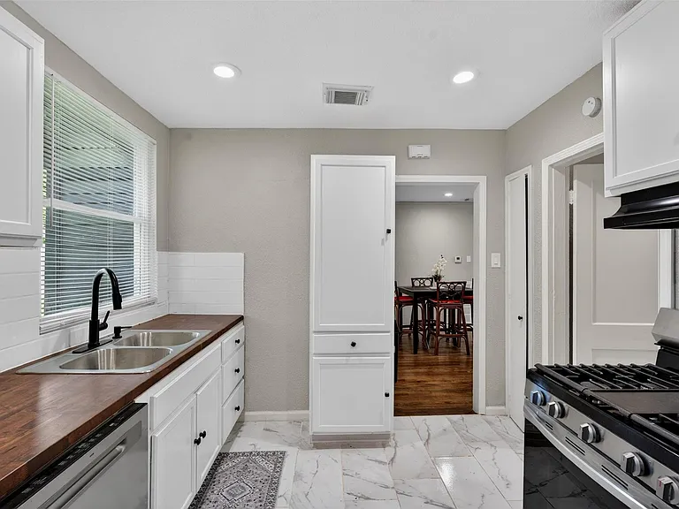 3863 Arbor St — Photo 26