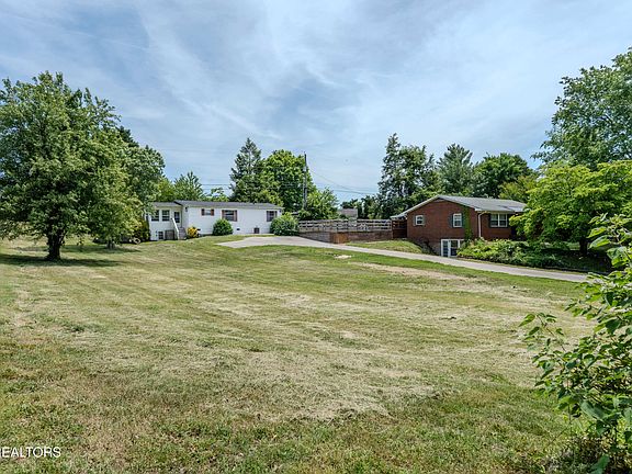 3rd image of 108 N Knob Creek Rd