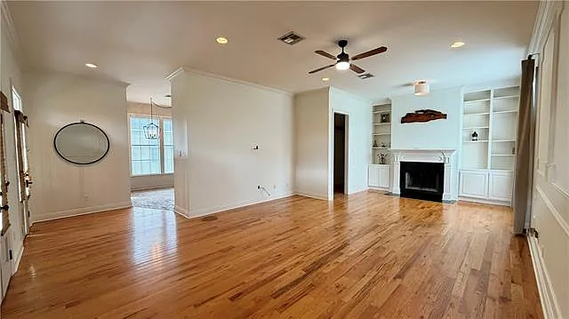 3 bed, 4.0 bath, 2320 sqft, $2,500 — Photo 2