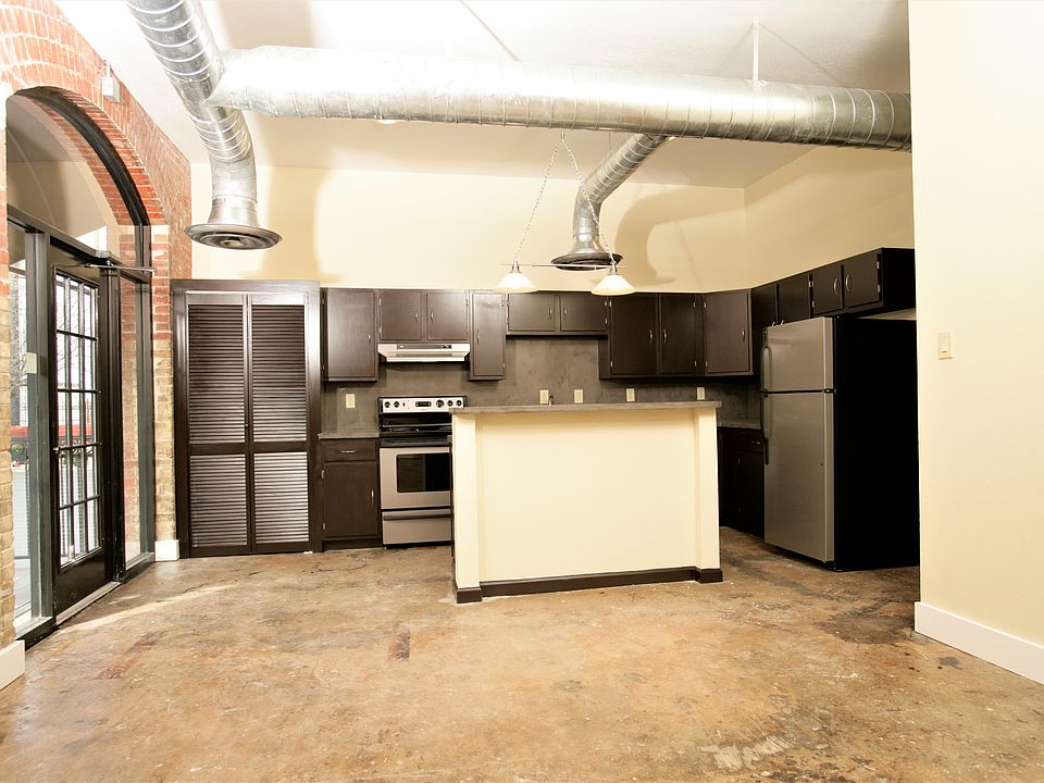 Kitchen & Dining area