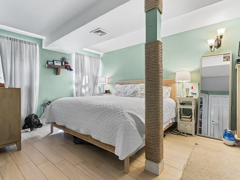 253 Bunker Hill St — Photo 9