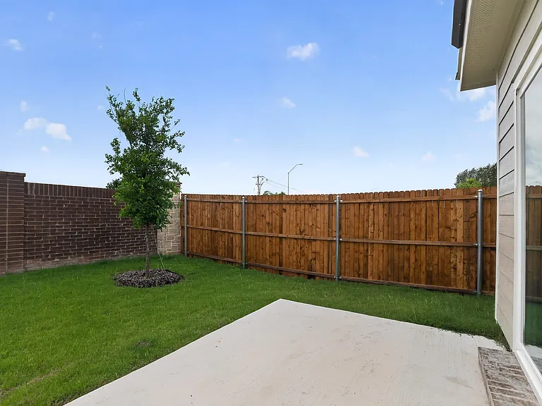 4725 Harlequin Dr — Photo 8