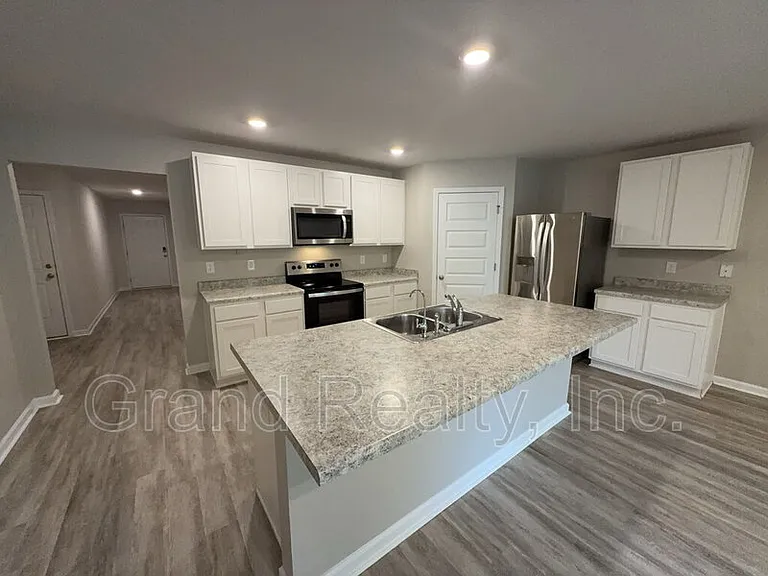 4407 White Cedar Ct — Photo 6