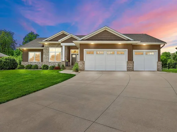 1077 Tamarack Trl, Iowa City, IA 52245
