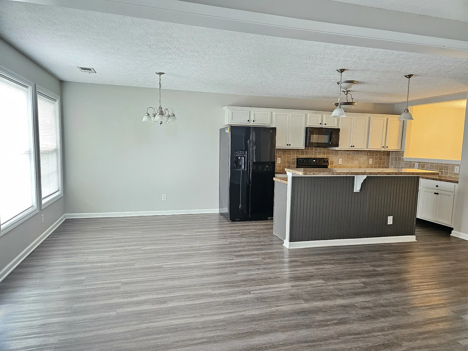 4 bed, 2.5 bath, 2580 sqft, $2,600 — Photo 4