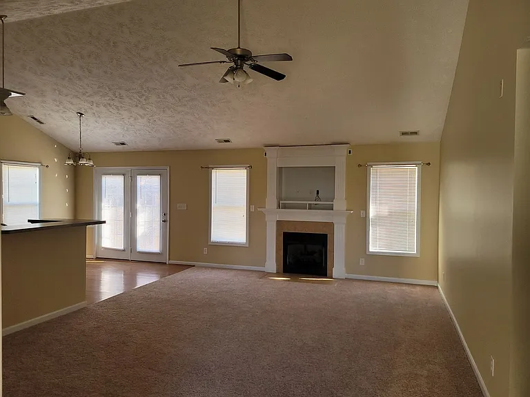 5625 Thackeray Dr — Photo 2