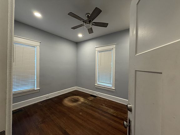 3rd image of 1018 N Maple St