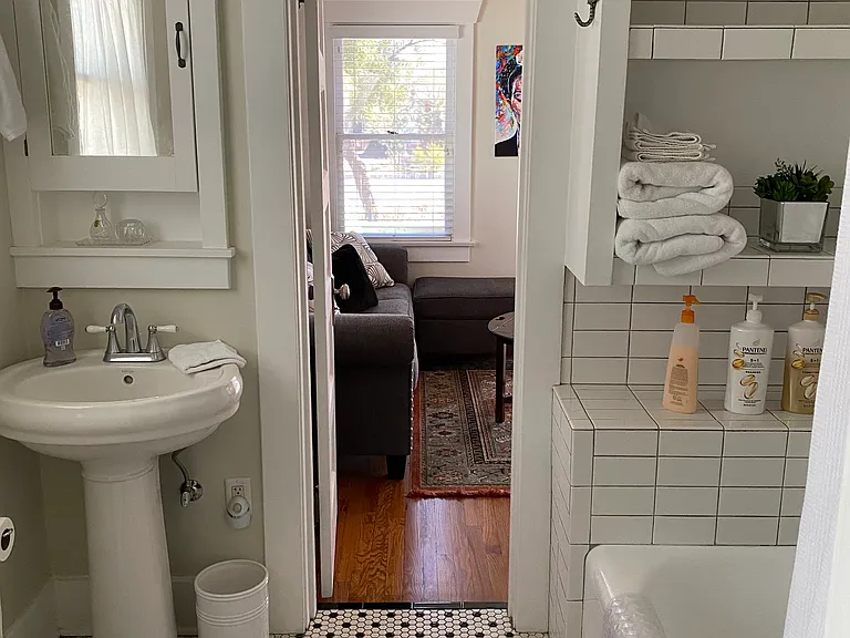 1233 N 3rd Ave — Photo 13