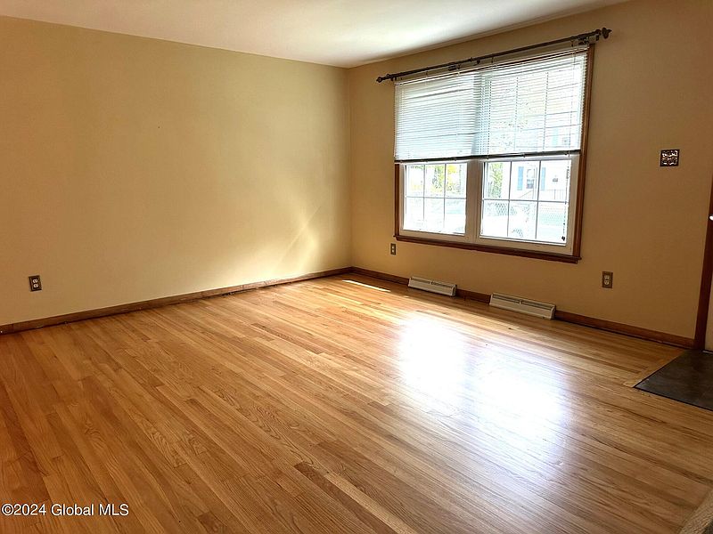 4th image of 10 Francis Street