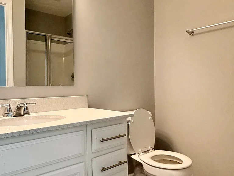 15660 Monson Dr — Photo 32