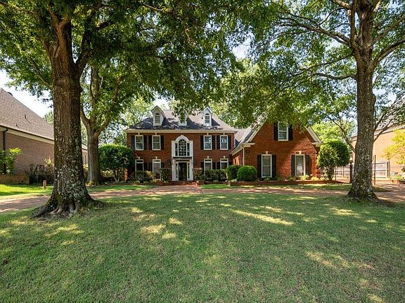 3rd image of 8825 Somerset Ln