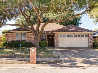 7725 Prairie Dr, Watauga, TX 76148