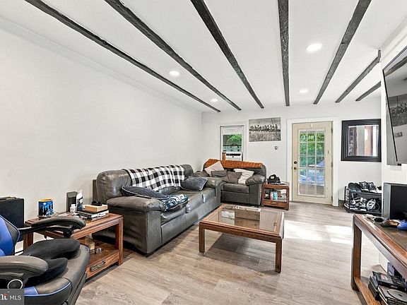 5th image of 361 Parkmount Rd