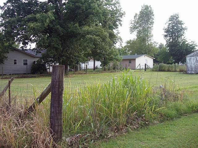 2nd image of 207 Alley