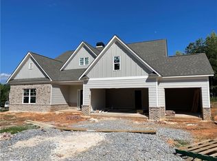 191 Parkers Pl, Hoschton, GA 30548