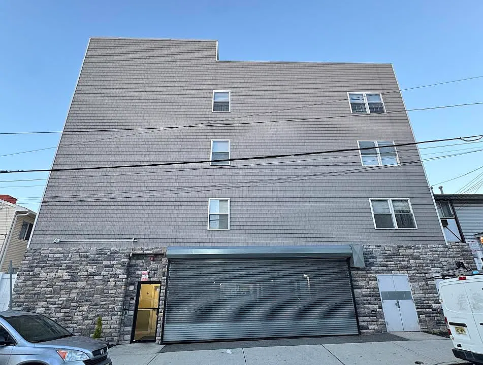 39 16th Ave