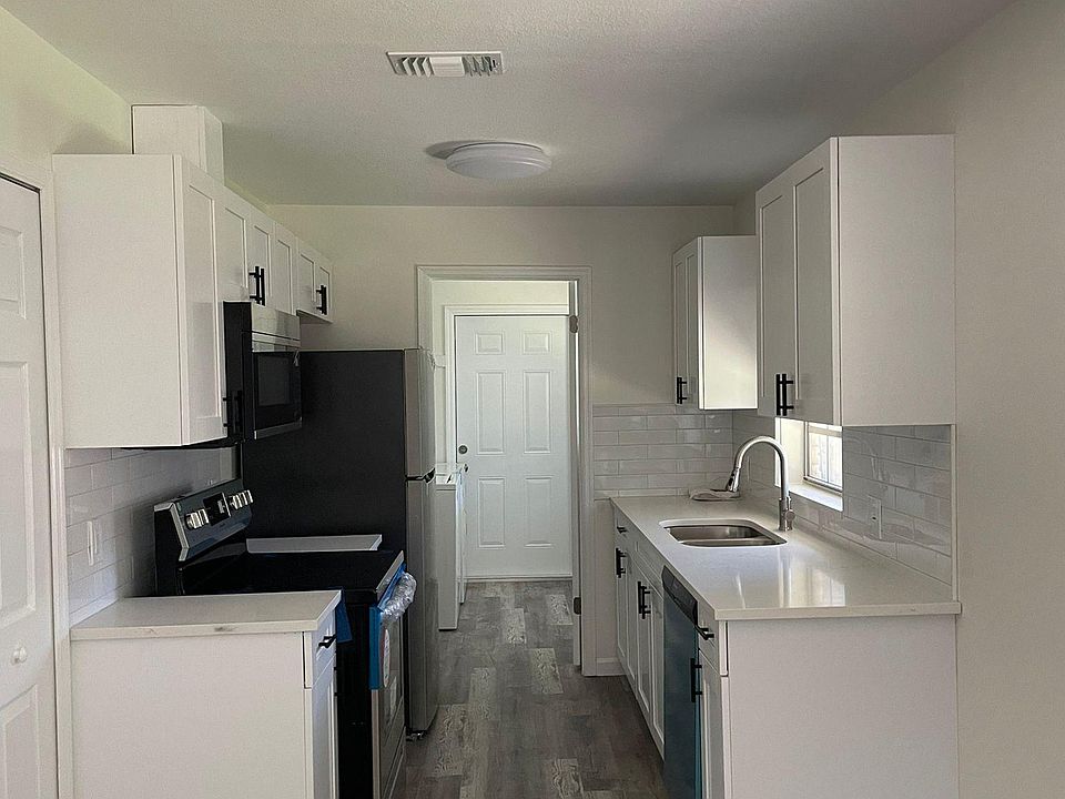 1st image of 3113 Bloomingdale Villas Ct