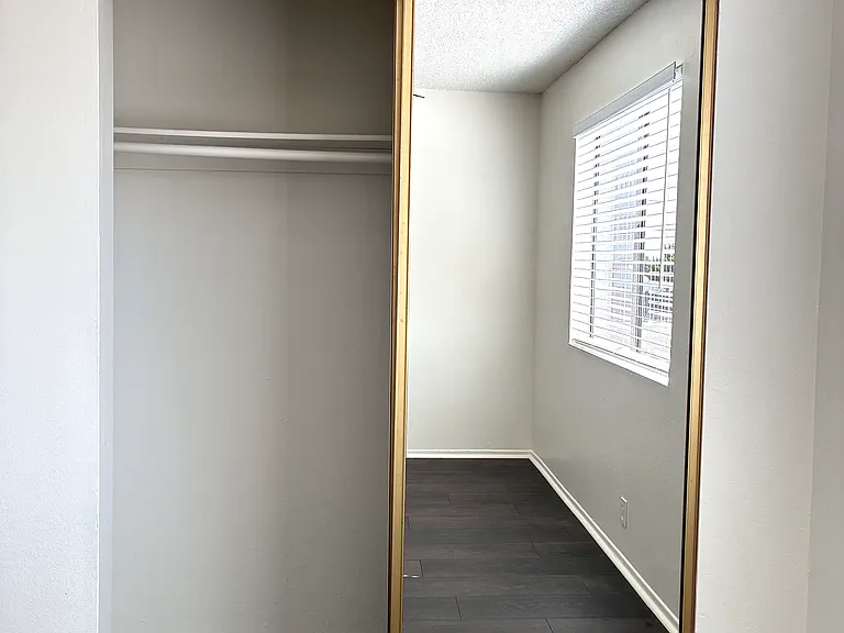 12501 Kornblum Ave #4 — Photo 5