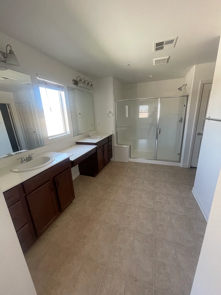 Building Photo - 4790 Preston St #1