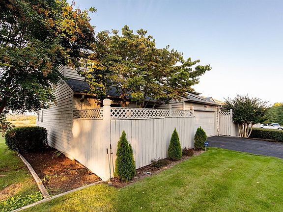 4th image of 248 Shaker Ln