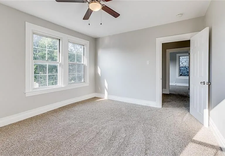 211 W Burgess St — Photo 28