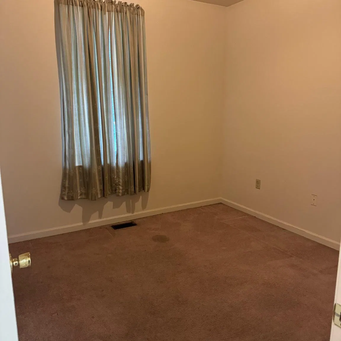 3 bed, 1.0 bath, 850 sqft, $1,550 — Photo 3