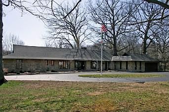 1st image of 205 S Lakeview Dr