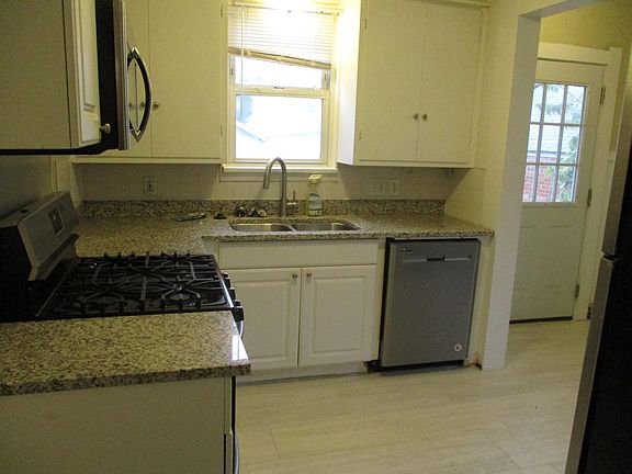 3rd image of 894 Thomas Rd #894