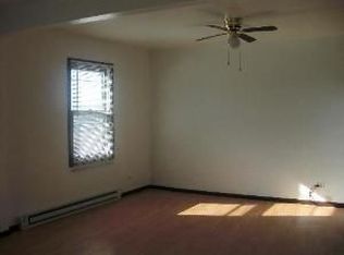 394 W Main St, Hainesville, IL 60073