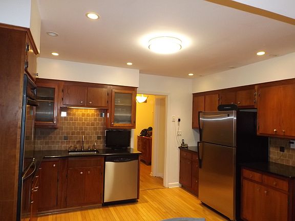 3rd image of 23 Maplemoor Ln