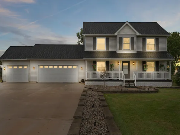 7936 Red Rock Dr, Fowlerville, MI 48836